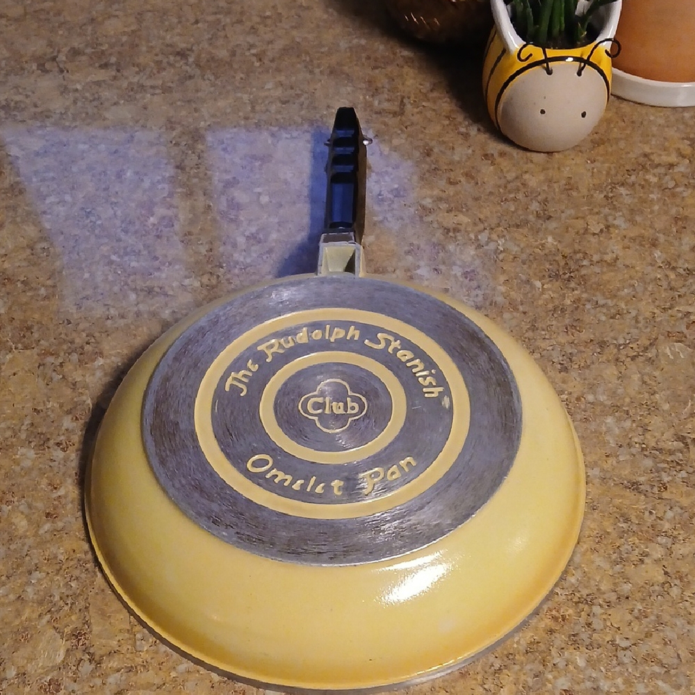 Vintage Harvest Gold Club Brand Aluminum Pan